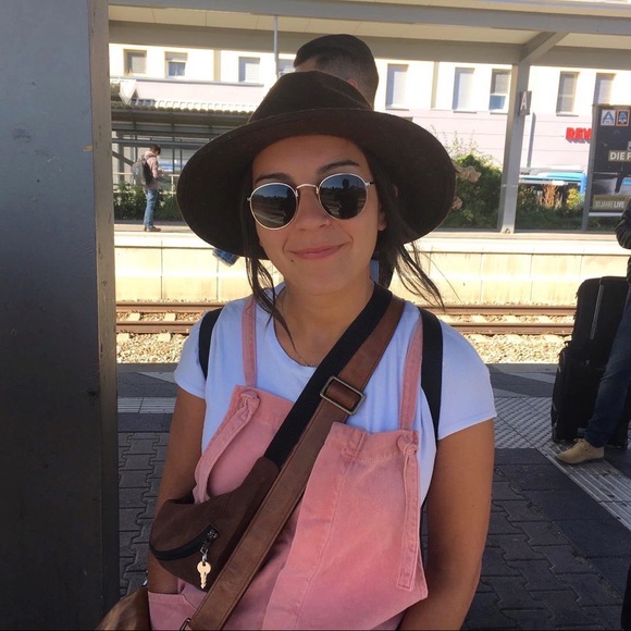 Meet your Posher, Brittany - Picture 4 of 7